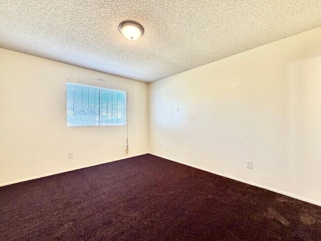 Building Photo - Spacious Backyard 4 Bedroom Home Located Next to Perris High School