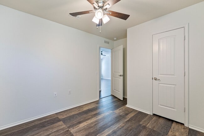 Building Photo - Beautiful 3 bedroom, 2 bathroom home in Southeast Austin!!!