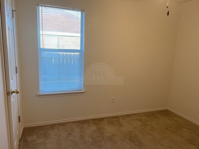 Building Photo - 3901 Edgefield St