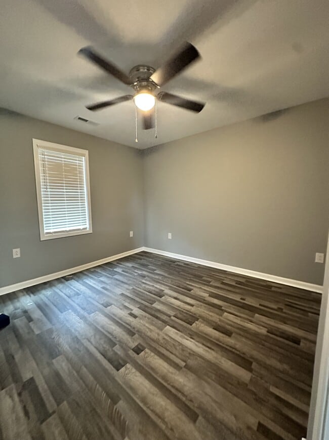 Building Photo - 208 E 17th St