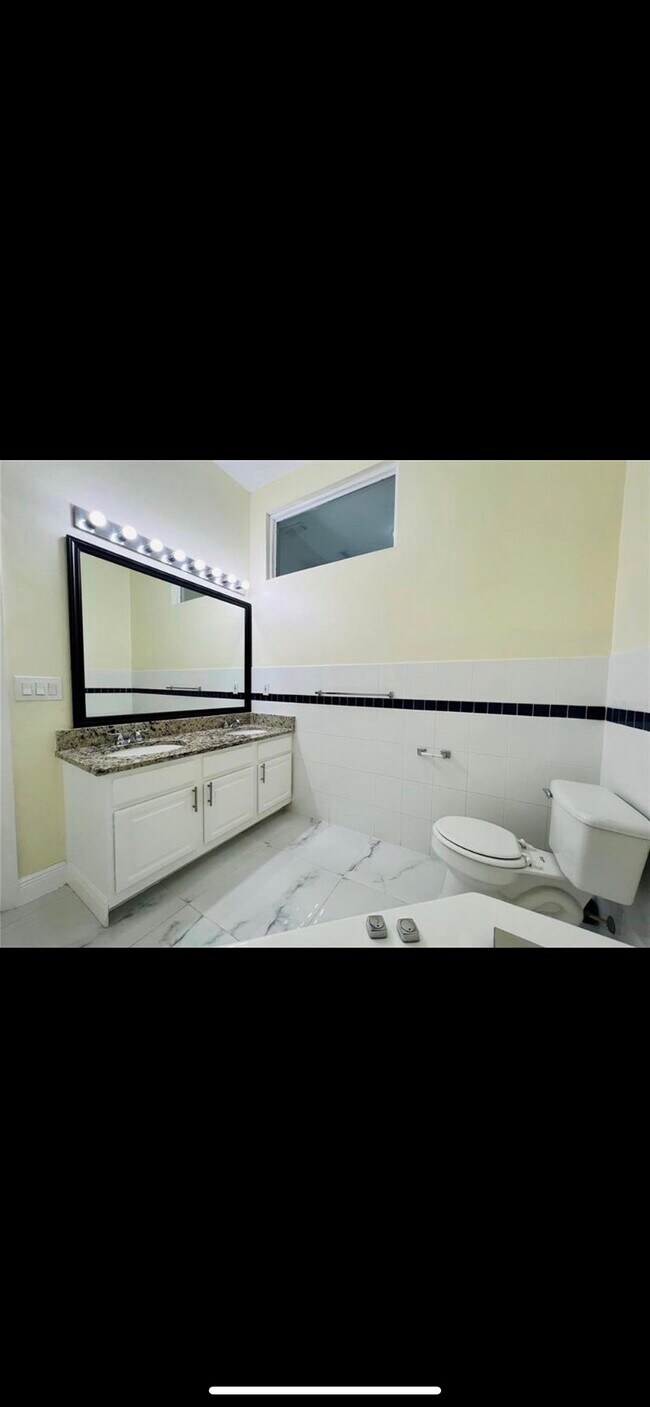 Building Photo - 1005 Universal Rest Pl