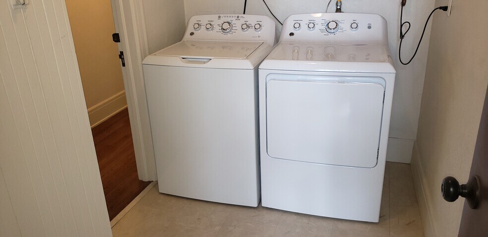 Building Photo - 1510 S Van Ness Ave