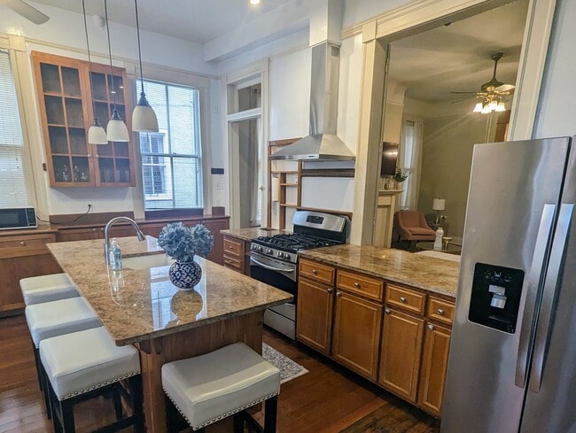 Building Photo - 5107 Dryades St