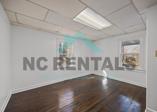 Building Photo - 721 Davis St