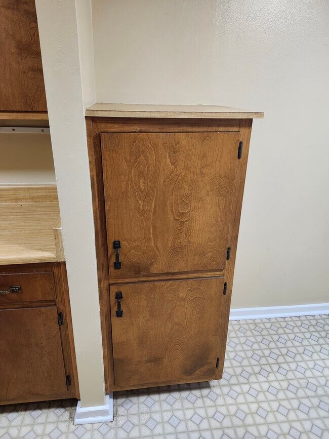 Building Photo - 301 Gaile Ave