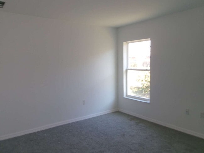 Building Photo - CENTRALLY LOCATED