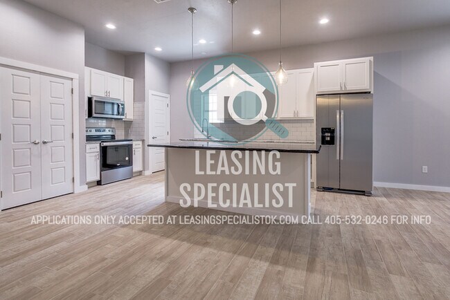 Building Photo - AMAZING NORMAN HOME AVAILABLE TO PRE-LEASE...