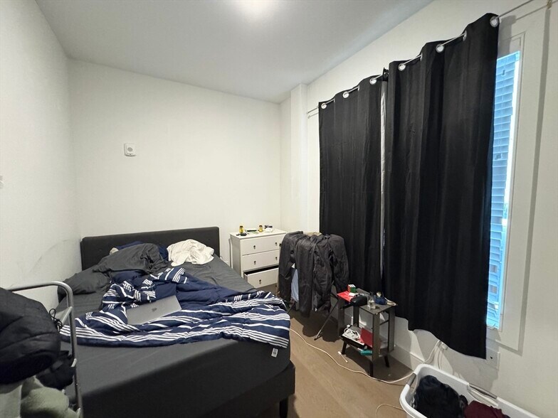 Building Photo - 33 Ward St