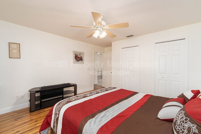 Building Photo - 304 NW 12th Ln