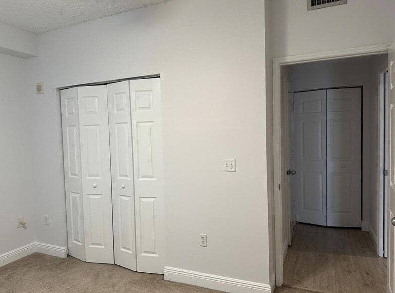 Building Photo - 616 Clearwater Park Rd