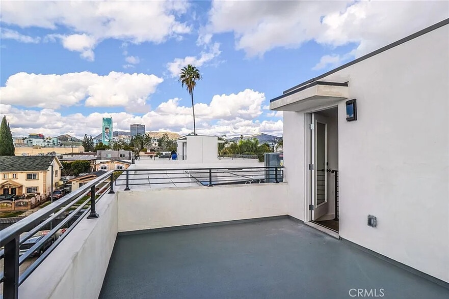 Roof top patio - 6222 Banner Ave