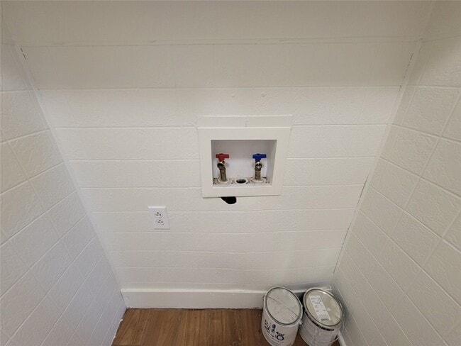 Building Photo - 1518 Carroll Dr