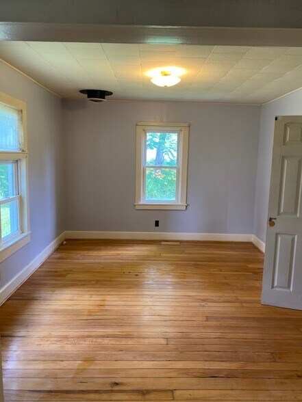 Offset room - 25107 State St