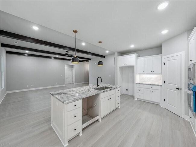 Building Photo - 10 Olmsted Cir
