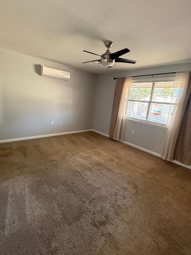 Building Photo - Delightful Home in a delightful and popular area.