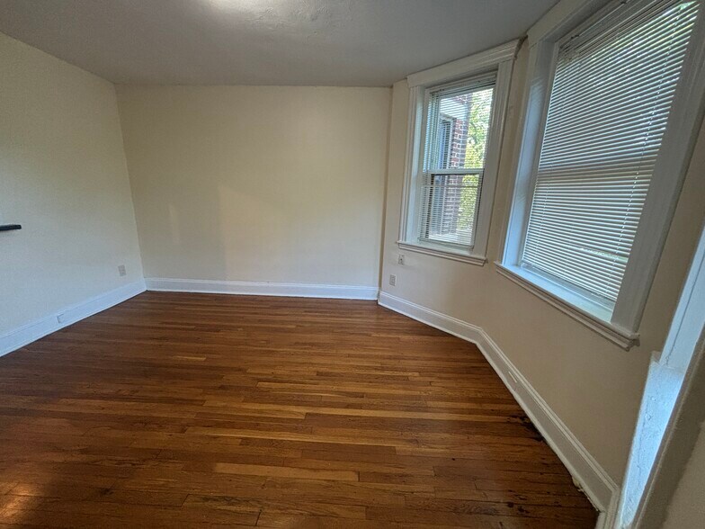Building Photo - 360 Riverway