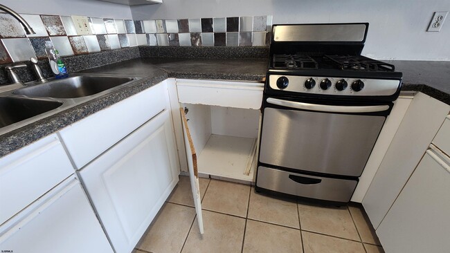 Building Photo - 3817 Ventnor Ave
