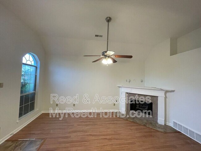 Building Photo - 1490 Estacada Way