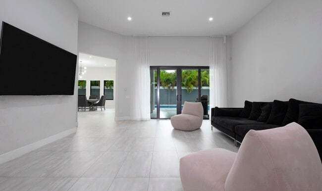 Building Photo - 5663 Brookfield Cir