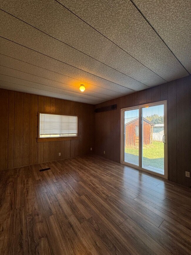 Building Photo - Spacious Pet-Friendly Rental on 3 Acres — Perfect for Horse Owners!