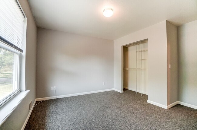 Building Photo - 3704 Willow Run Dr