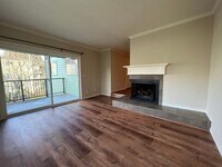 Building Photo - Roomy Top Floor Condo - Avail Now!