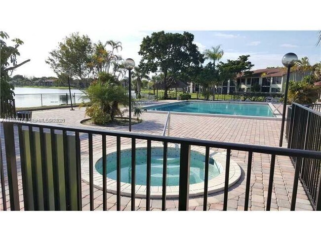 Building Photo - 216 Lake Pointe Dr