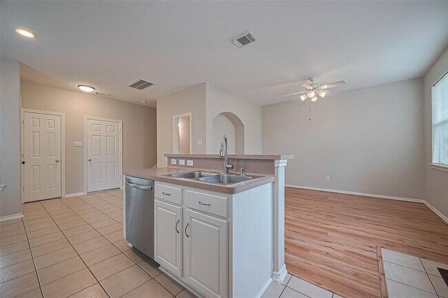 Building Photo - 16839 Carrollton Creek Ln