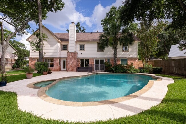 Building Photo - 14115 River Forest Dr