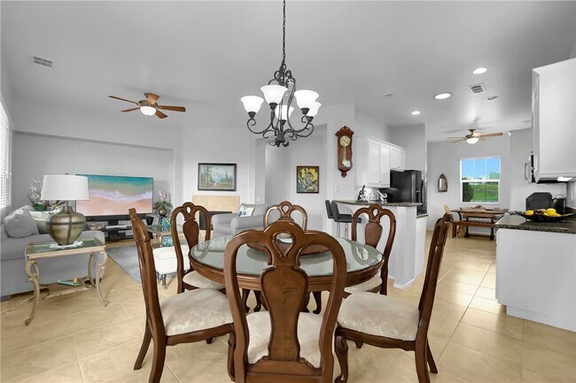 Building Photo - 515 Omar St