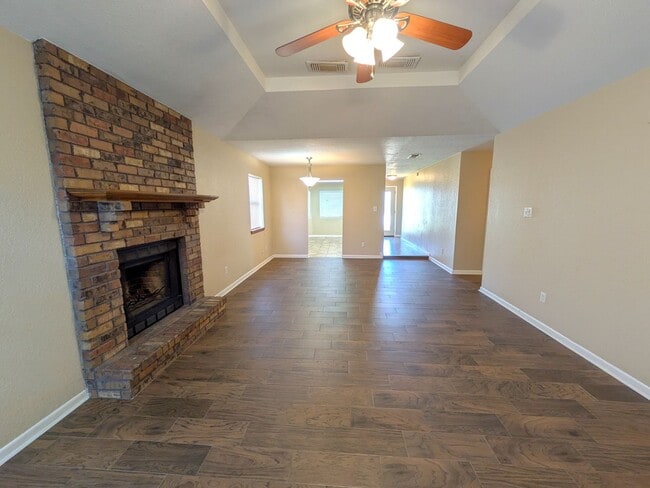 Building Photo - 7945 Blue Bonnet St