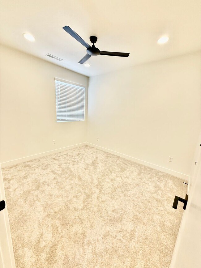 Building Photo - Adorable 3-BR Home In The Heart of Washington