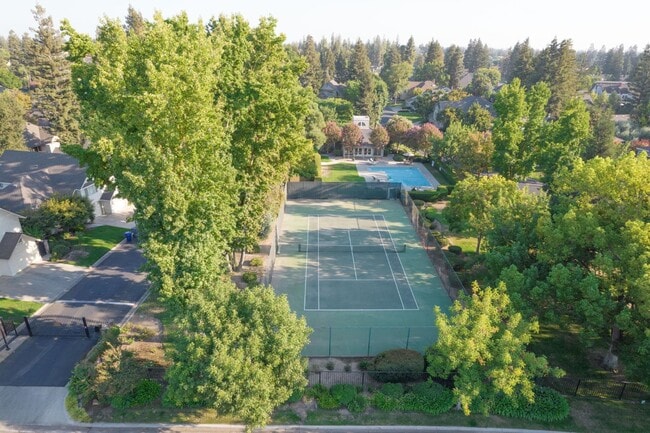 Building Photo - 2727 W Bluff Ave