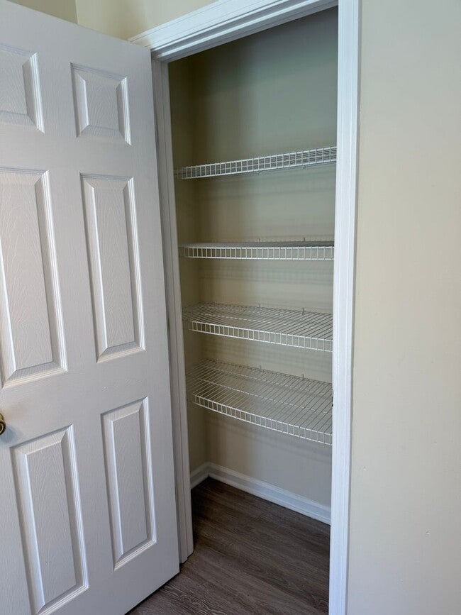 Building Photo - Updated 4 Bedroom 2.5 Bath house in conven...