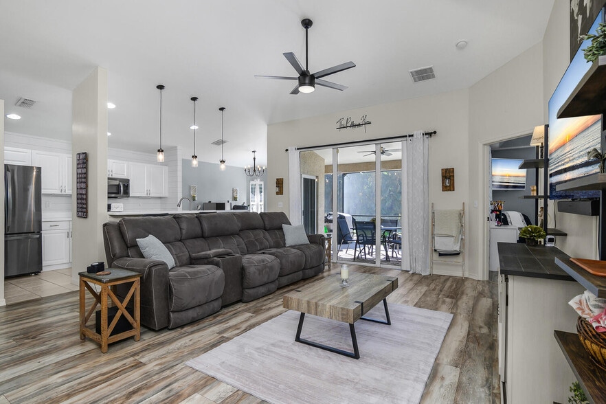 Building Photo - 21572 Brixham Run Loop