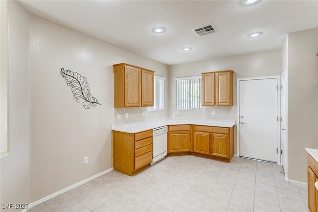 Building Photo - 2581 Palentina St