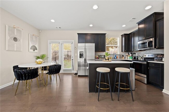 Building Photo - 5011 Longview Walk