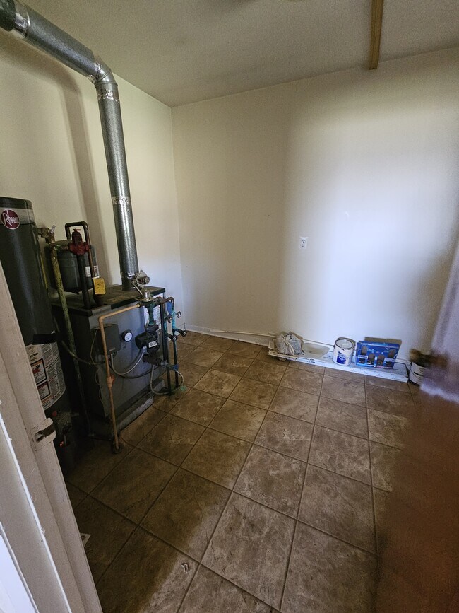 Building Photo - 7110 Noble Rd