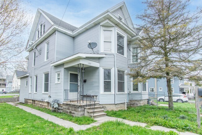Building Photo - 123 State Pl