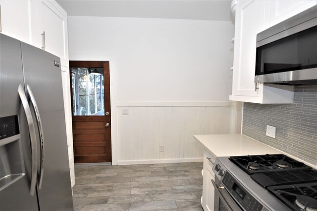 Building Photo - 306 24th St