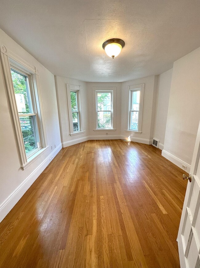 Building Photo - 30 Hall St