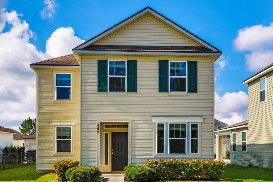 Primary Photo - 452 Vineyard Ln