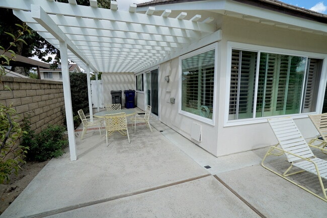 Building Photo - Old Orchard I Home for Rent in Valencia!