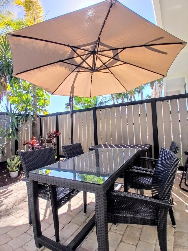 Building Photo - 1830 Embassy Dr