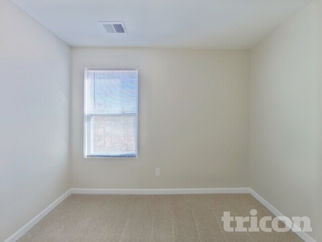 Building Photo - 1418 Kings Grove Dr