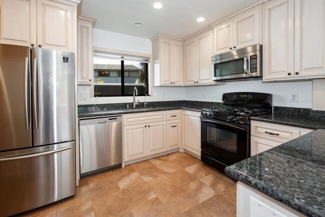 Building Photo - Beachside Living in Santa Barbara – 2-Bedr...