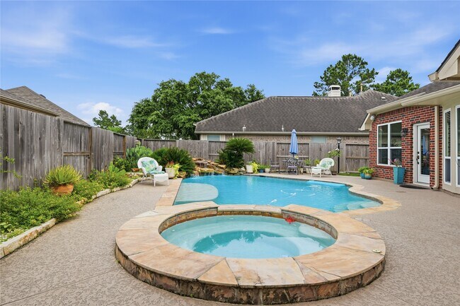 Building Photo - 1010 Bringewood Chase Dr