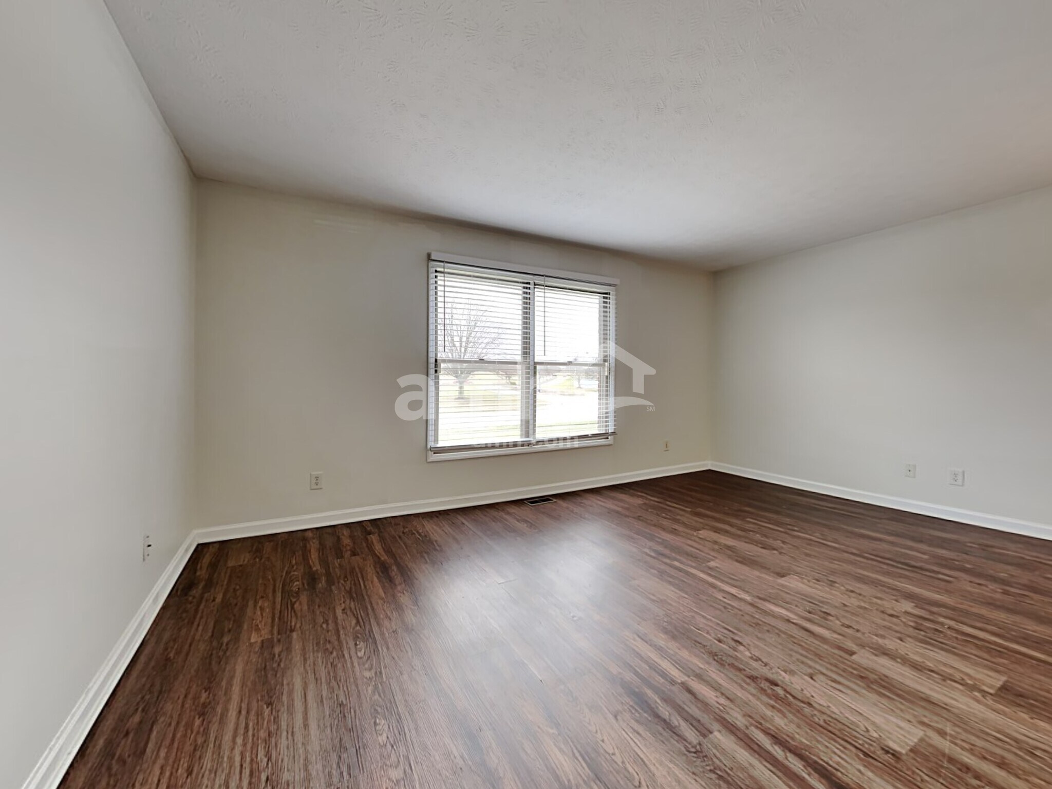 Building Photo - 6872 Sun Ridge Dr