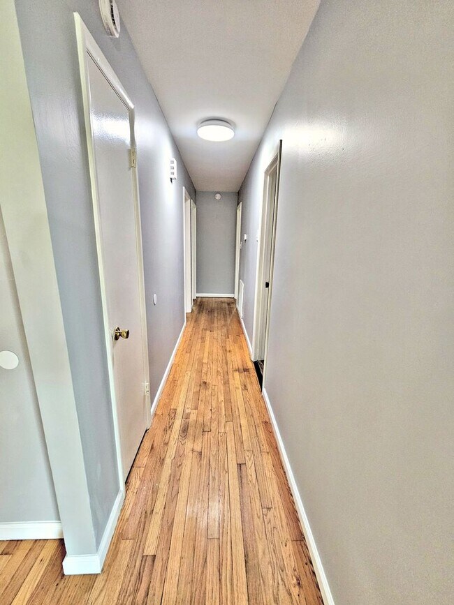 Building Photo - HOUSE FOR RENT - DECATUR