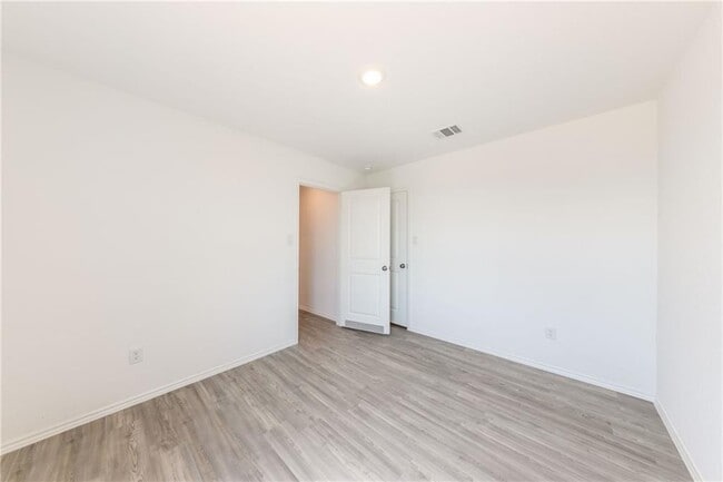 Building Photo - 2867 Rosefinch